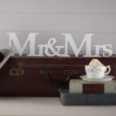 Vintage Affair - Mr & Mrs Wooden Sign (Pack of 1) Picture 2